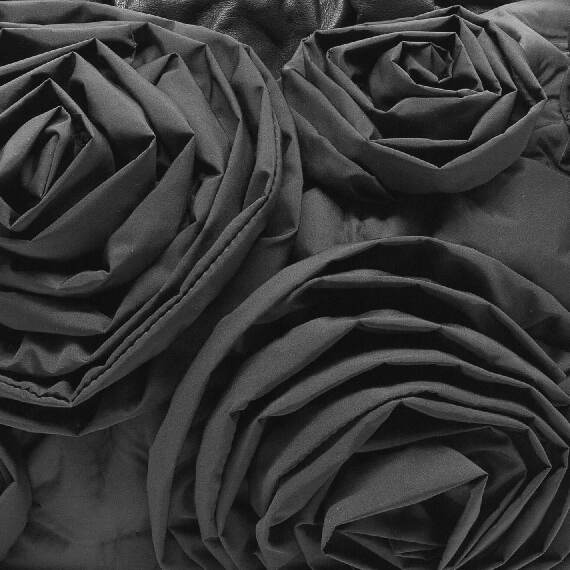 Rose Big<br />Maxi bag with roses on the front in black