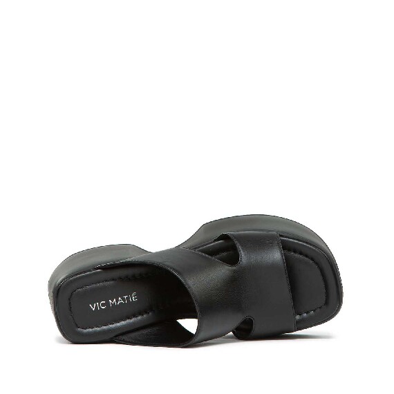 Black Yoko slipper with side openings