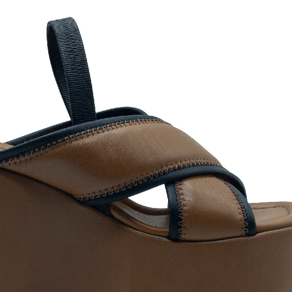 Yoko leather/black slipper