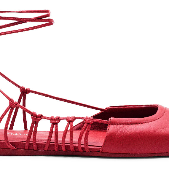 Square closed red sabot 