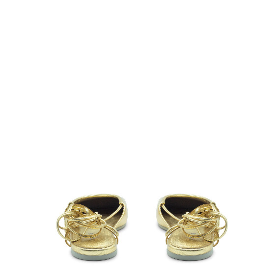 Square closed  gold sabot