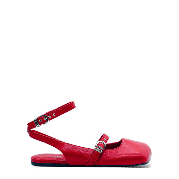 Square closed chanel red buckles