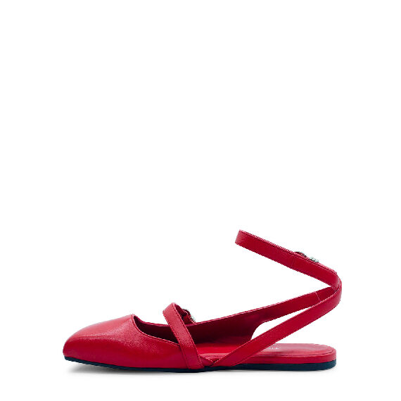 Square closed chanel red buckles
