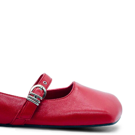 Square closed chanel red buckles