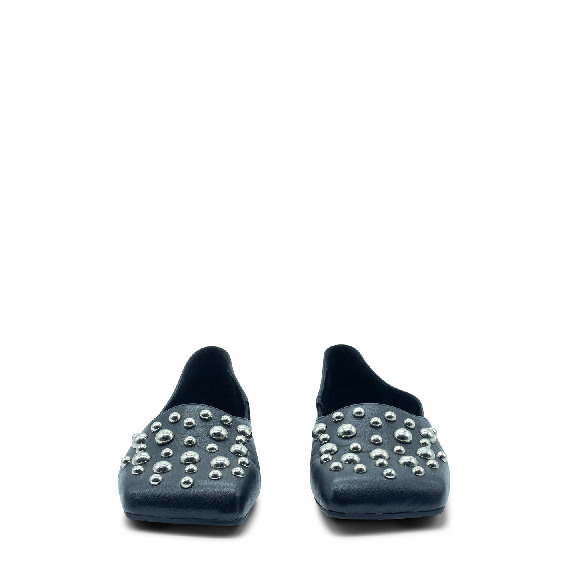 Square closed black slipper
