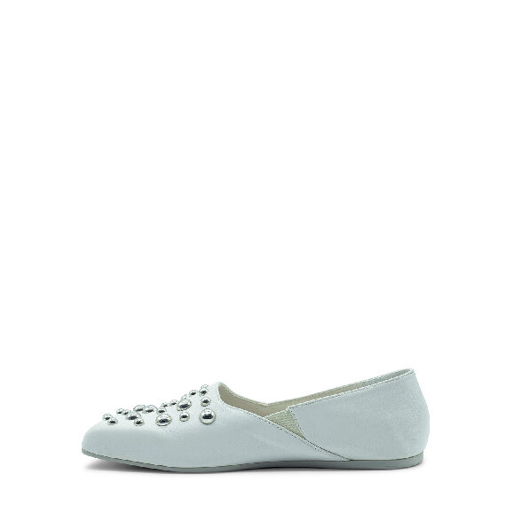 Square closed cream slipper