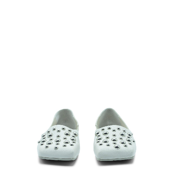 Square closed cream slipper