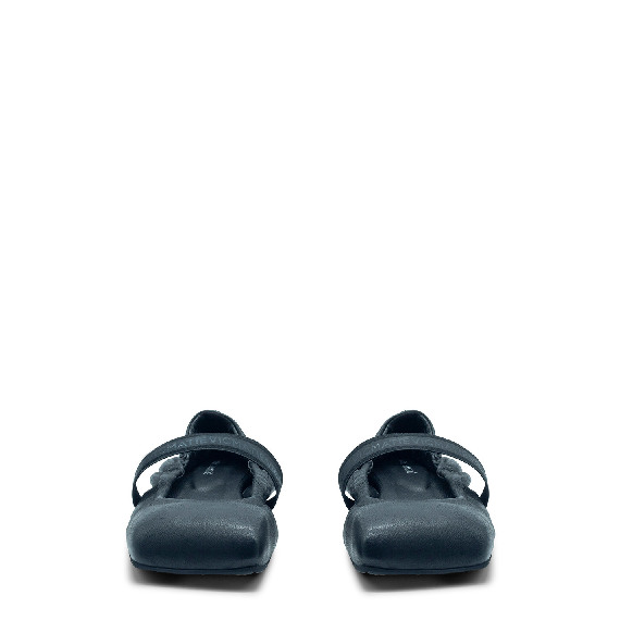 Square closed black Ballerina 