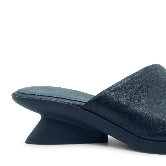 Boulder black slipper