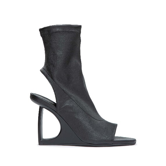  D Open black ankle boot