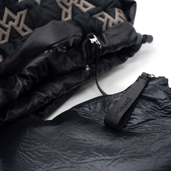 Penelope Vm<br/>Sacca nylon nero e tortora logata 