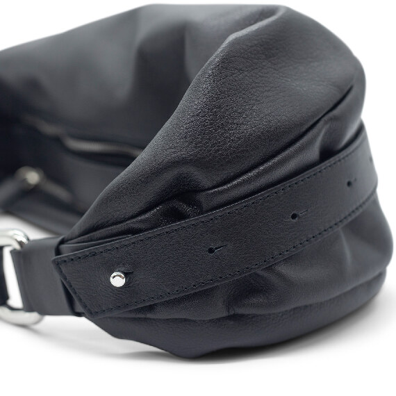 Abigail<br/>Black half-moon bag  