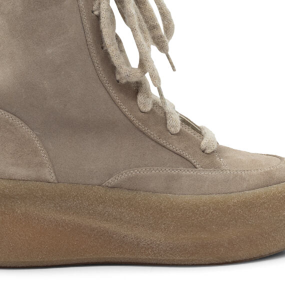 F04 Creepy – Taupe lace-up ankle boot  