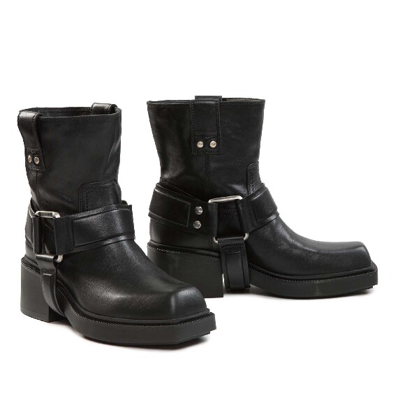 F06 Fray – Black gaucho ankle boot  