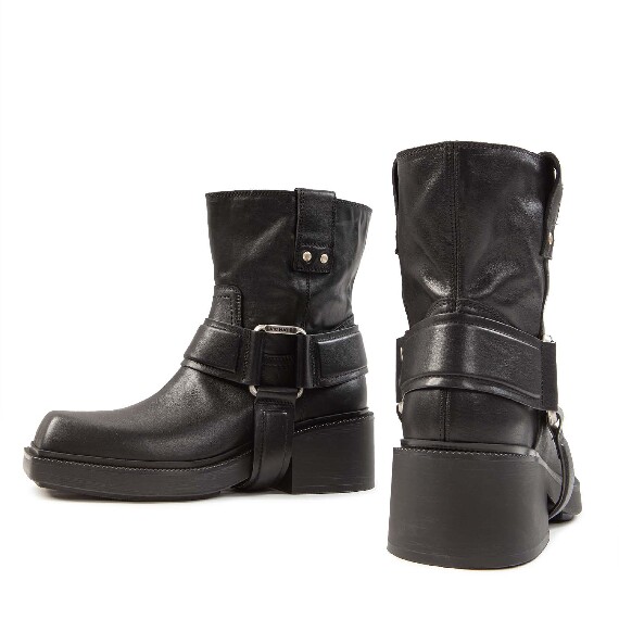 F06 Fray – Black gaucho ankle boot  