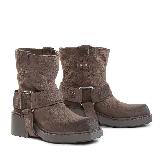 F06 Fray – Mud-colored gaucho ankle boot  