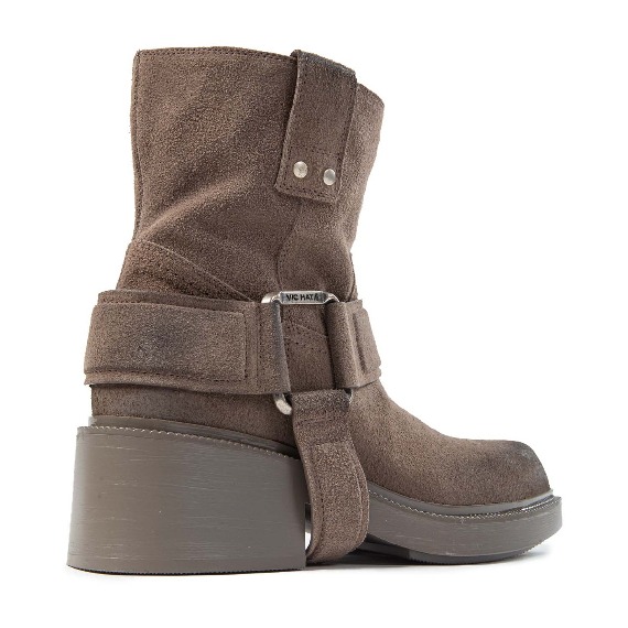 F06 Fray – Mud-colored gaucho ankle boot  