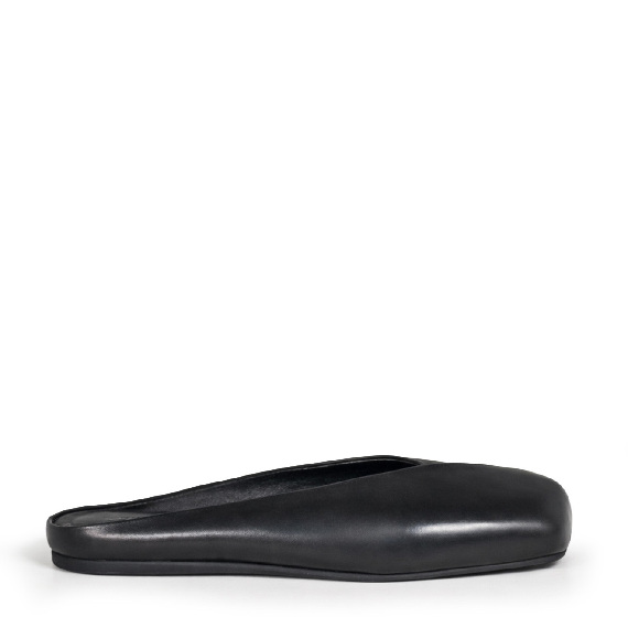 G34_Square closed_Pantofola nera