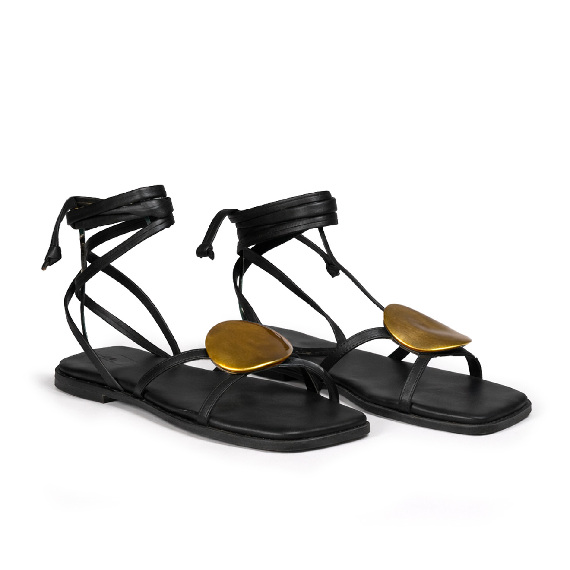 G42_Square open<br>Sandal black with maxi stud