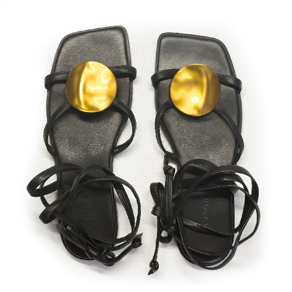 G42_Square open<br>Sandal black with maxi stud