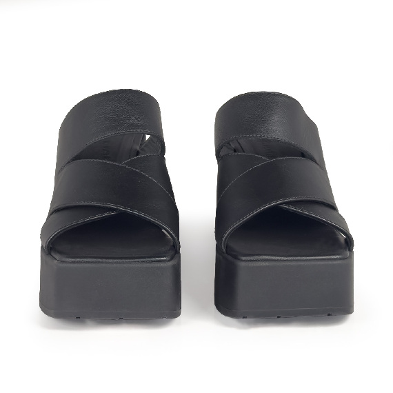 K10_Block<br>Wedge sandal with straps black
