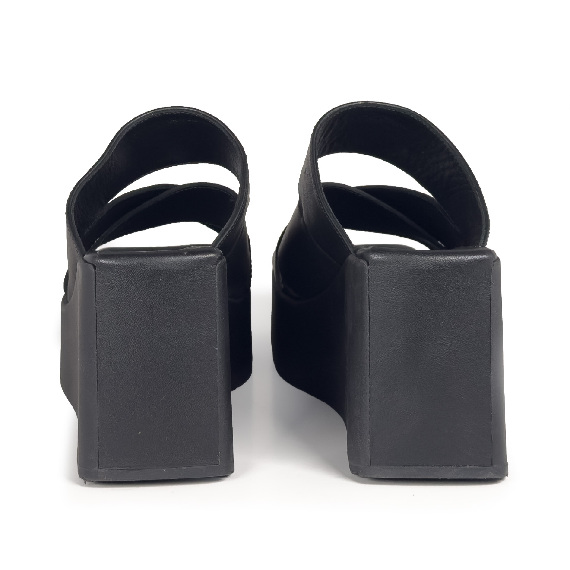 K10_Block<br>Wedge sandal with straps black