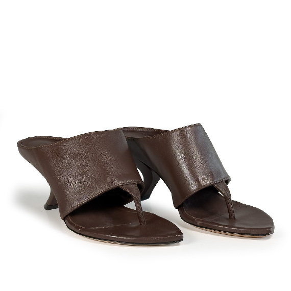 K24_Apostrophe<br>Thong sandal brown